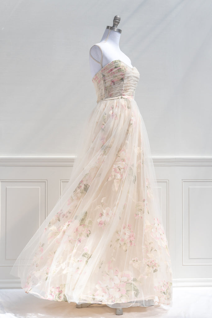 Pin by ✿Ᏼʟʊɛ🩵Ꭱօʂɛ✿ on Fashion | Princess ball gowns, Fairytale dress, Best  prom dresses