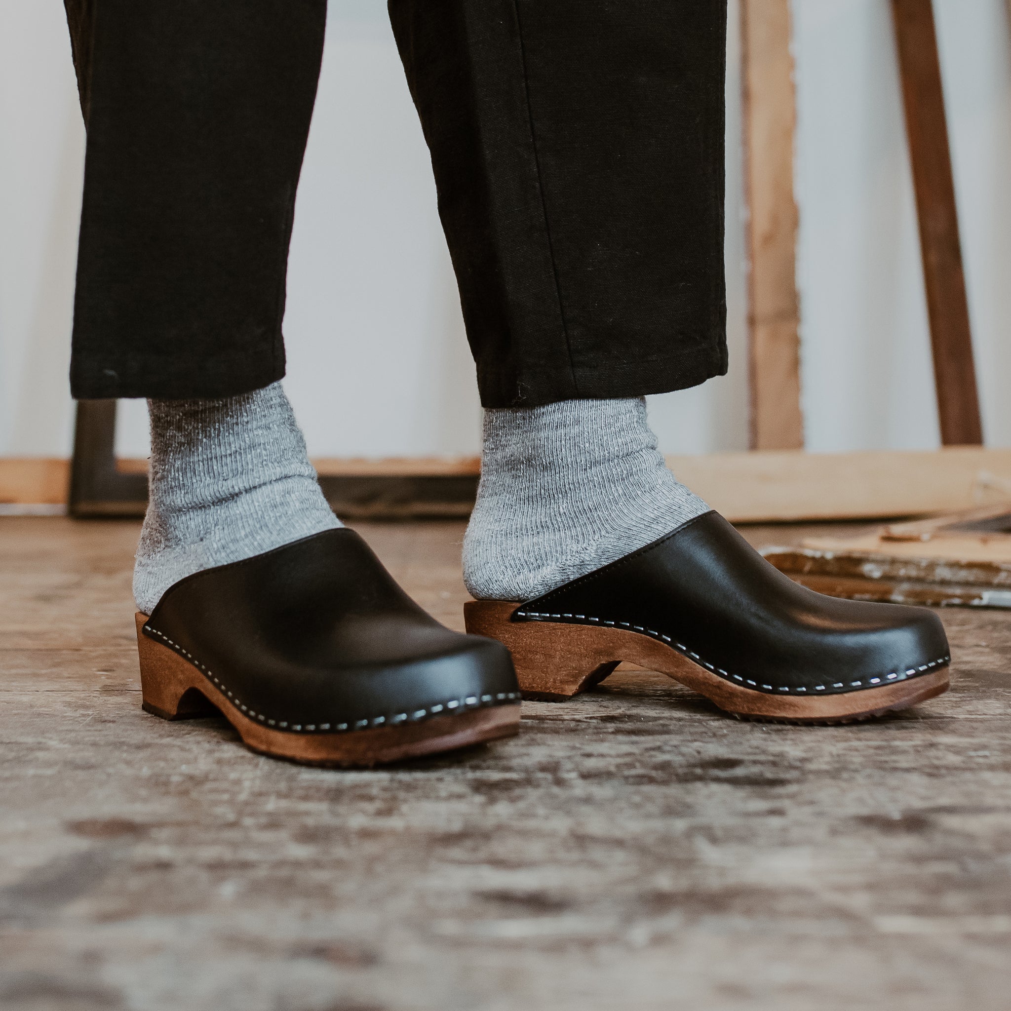 mens black clogs