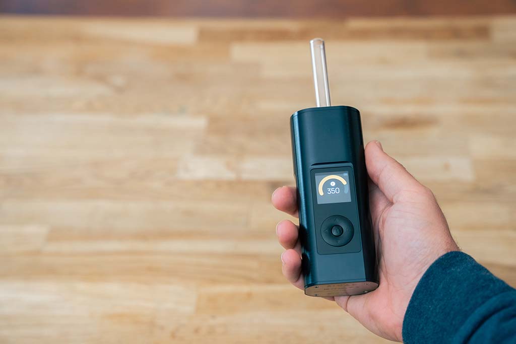 Arizer Solo 3 Quickstart Guide In Hand