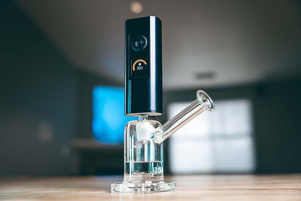 The Best Dry Herb Vaporizers for Clouds 2024 Arizer Solo 3
