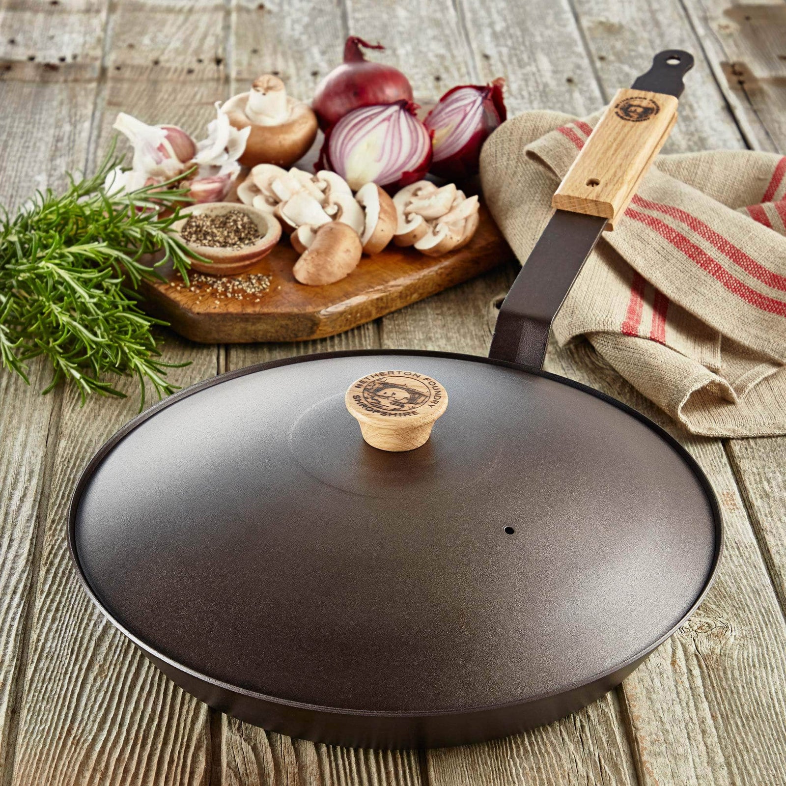 https://cdn.shopify.com/s/files/1/0210/0294/products/12_-Saute-Frying-Pan-_-Lid-NFS-210_1600x.jpg?v=1653318256