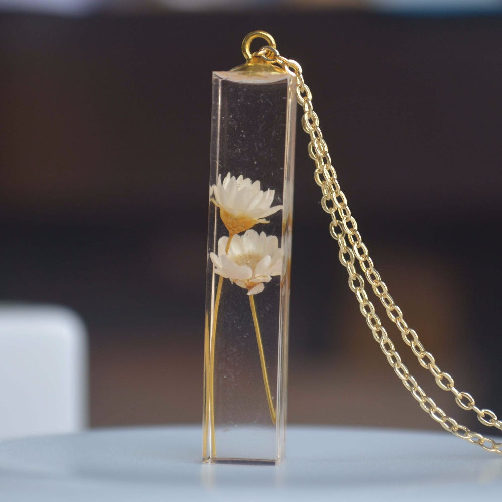 Real Daisy Resin Pendant With 18k Gold Plated Chain Necklace