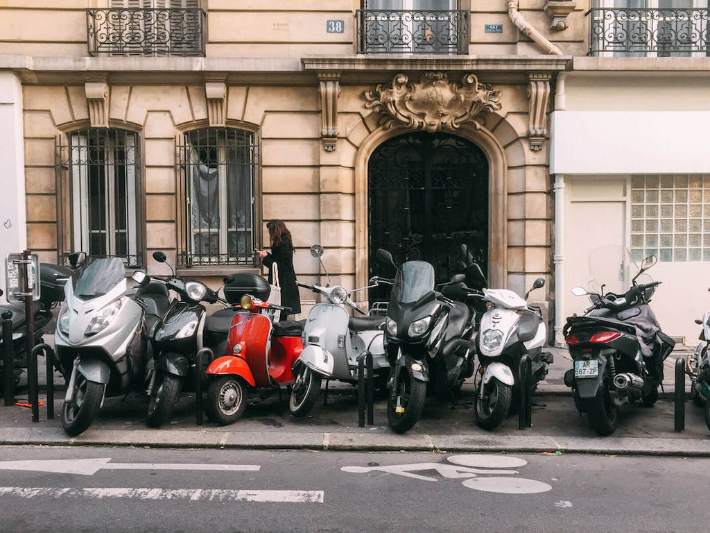 16 - iPhone 6 - Black & Wood - Paris 10th