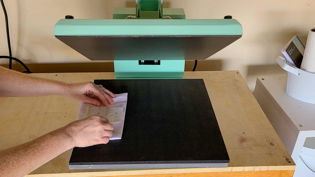 How to Use Heat Press Transfer Paper with Dark and Light Materials - So  Fontsy