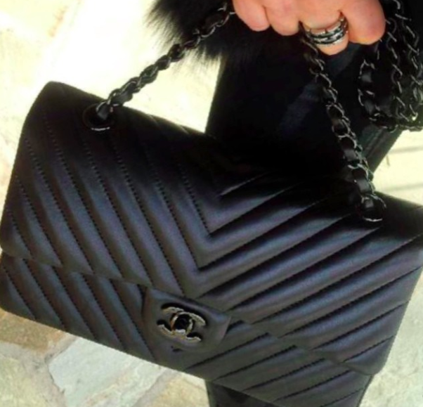 chanel so black chevron jumbo