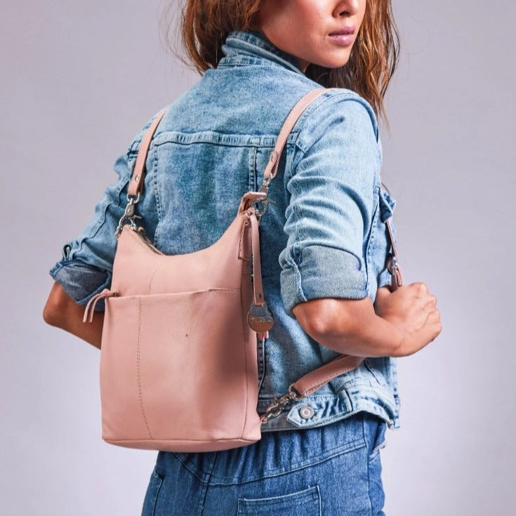 Billede af BEMÆRK: kollektionsprøve. Style Malawi i rosafarvet læder. Flot kombineret rygsæk, skulder- & crossbodytaske.
