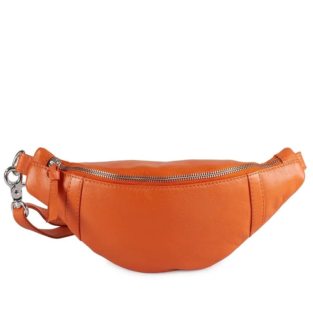 Billede af Style Ivory i orange (kun få stk. på lager). Mindre bumbag m. lynlås på front og bagside