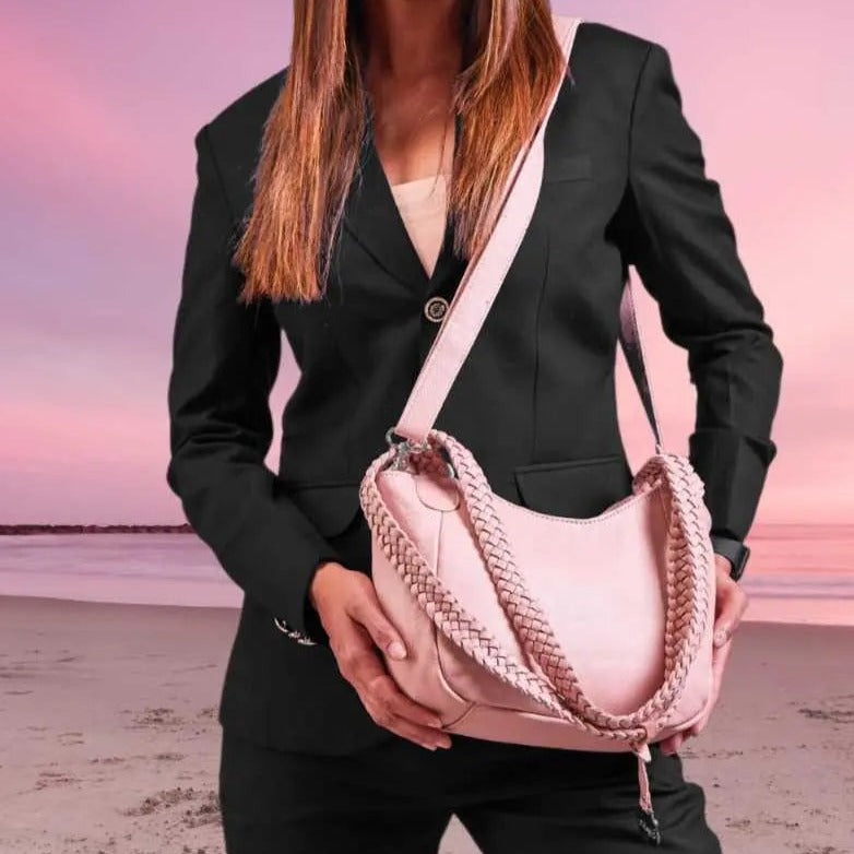 Billede af Style Lucca, lædertaske i flot støvet rosa (kun få stk. på lager). Skøn skulder- og crossbody m. flot flettet håndrem