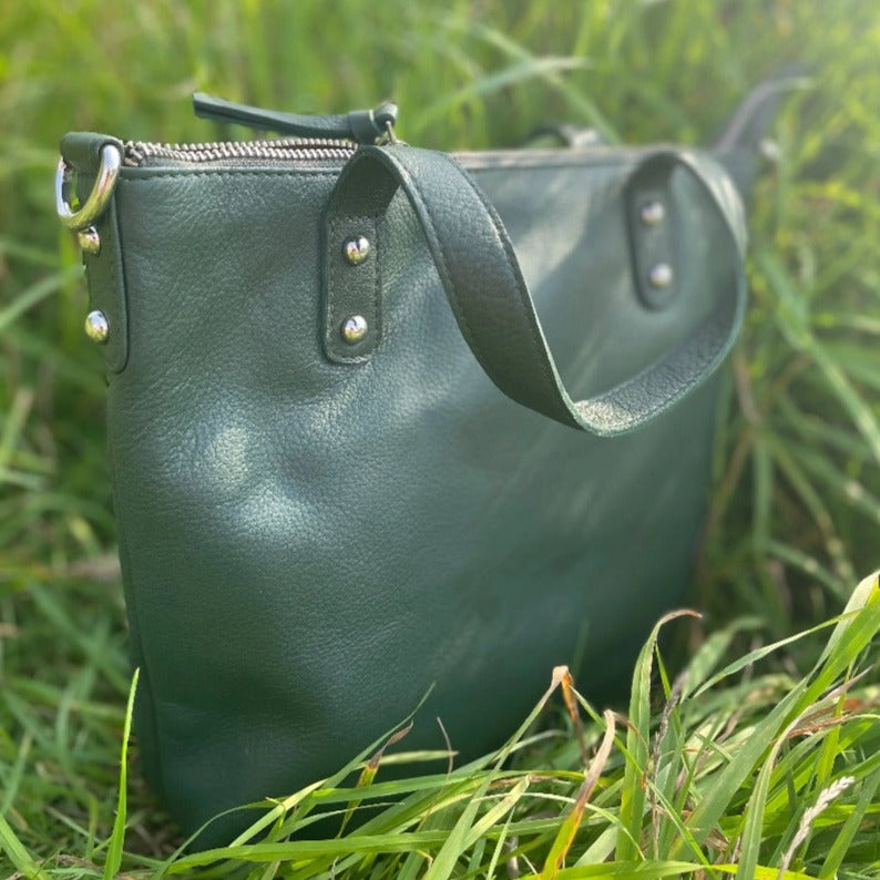 Billede af Style Mexico i mørkegrøn. Smuk stor lædertaske til hånd, skulder & crossbody i det blødeste kvalitetslæder