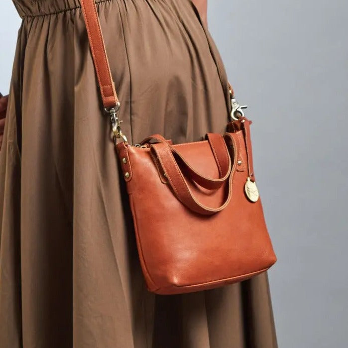 Billede af Style Monaco i en flot brunt læder. Smuk lædertaske til hånd, skulder & crossbody
