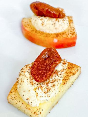 Hors d’oeuvre of Fresh Pear topped with Mascarpone cheese and a pearl of Ginger Fusion caramel