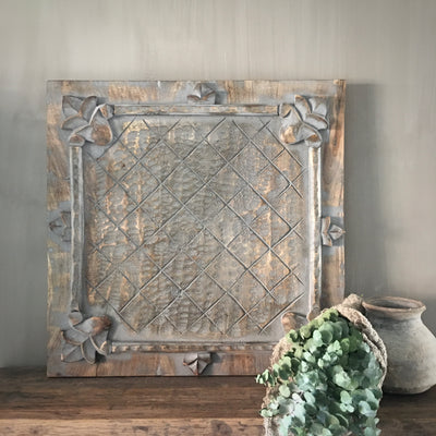 Grijs houten wandpaneel 'Gracefully', 50 x 50 cm