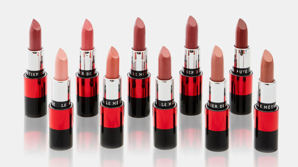 The Colour Core Lipstick’s iconic formula enhances lips with exciting colour saturation and sensational longevity.