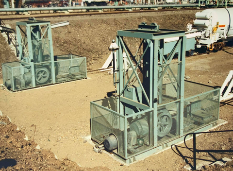 1994: New - 750 Ton double capstan rail shunting winches installed at Sasol