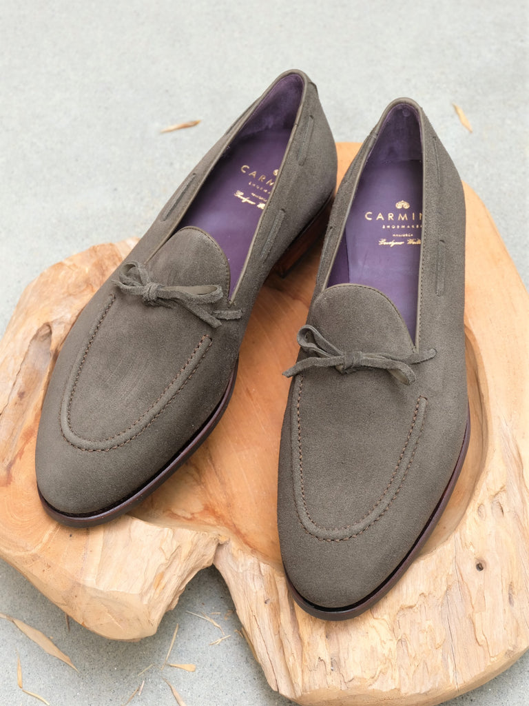 vulkansk ufuldstændig Miljøvenlig Carmina Shoemaker String Loafer in Loden Suede – Gentlemens Footwear