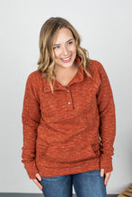 Load image into Gallery viewer, Quilted Button Snap Pullover - Rust
