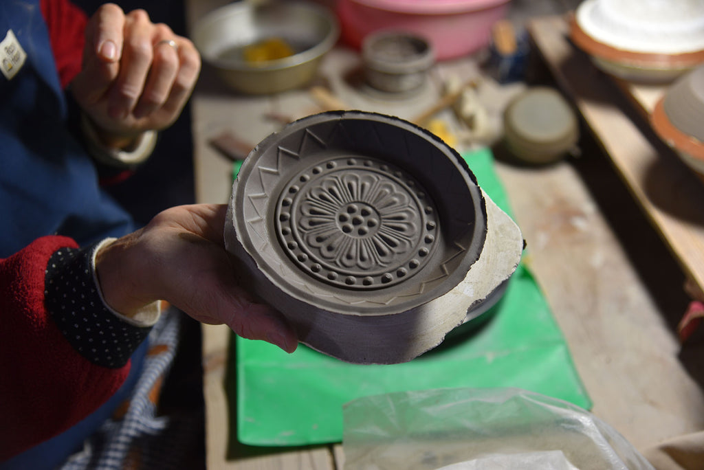 Plate made with Akahada clay using mold technique