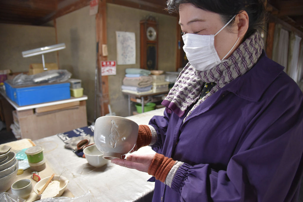 Bowls with deer motif made with Akahada clay