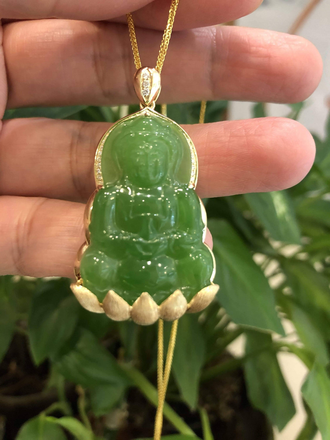 yellow gold jade pendant