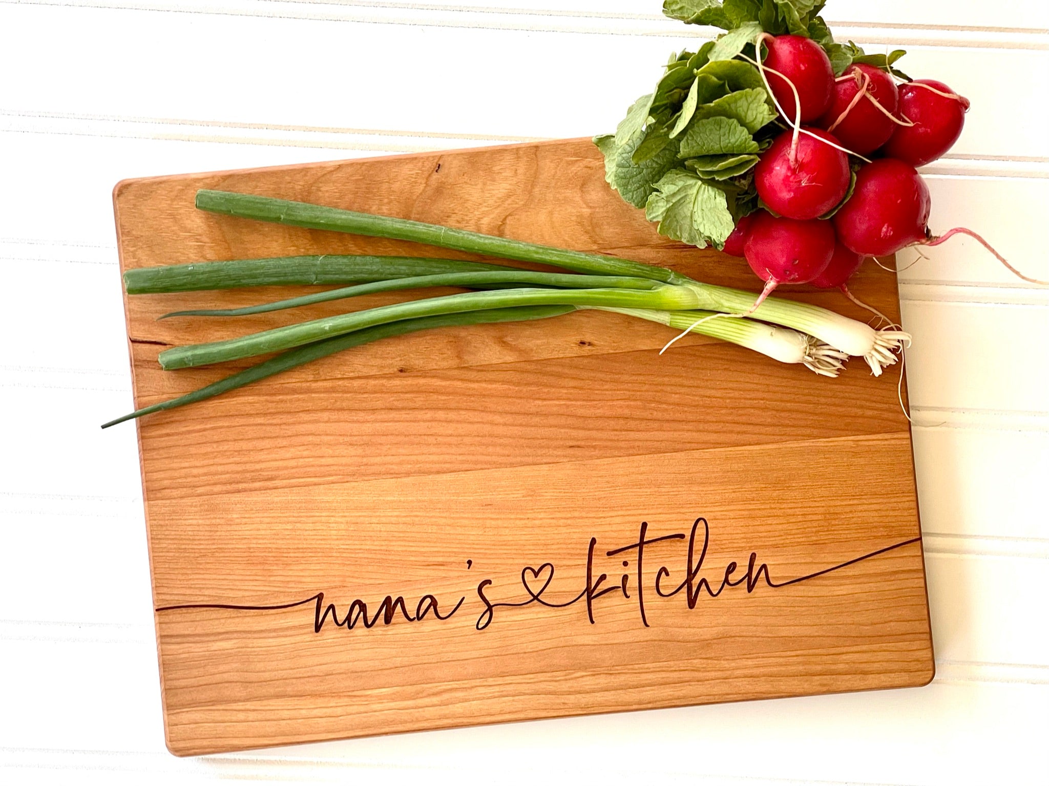  Mom's Kitchen, Engraved Bamboo Wood Cutting Board - Mothers Day  Gift, Gifts for Moms - JS47 : Home & Kitchen