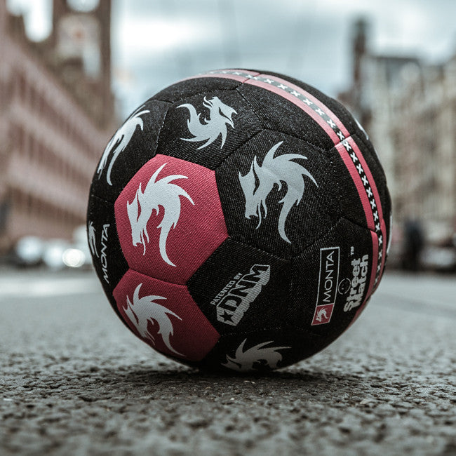 Ball street. Street Soccer мяч. Мяч для уличного футбола. Мяч monta. Мяч для фристайла футбольный.
