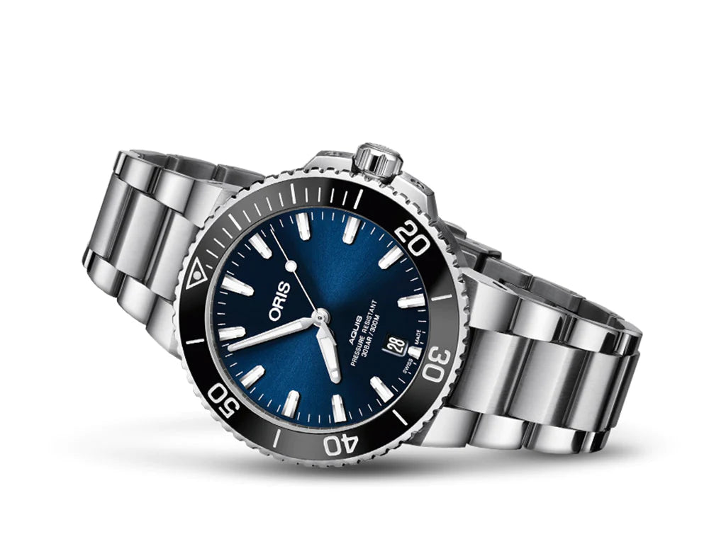 Automatic Watch: Oris Aquis Date Blue – Bracelet – 39.5mm