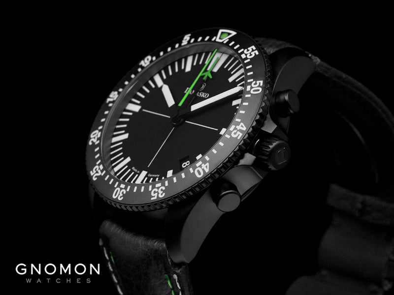 The case of Damasko DC82 Green Black - Central Minutes Chrono