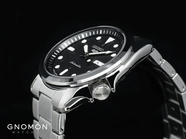 Seiko 5 Sports “Sports Style” Black 40 Ref. SBSA045 – Gnomon Watches