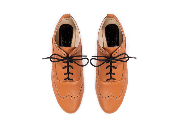 Classic brogue with detail - tan leather