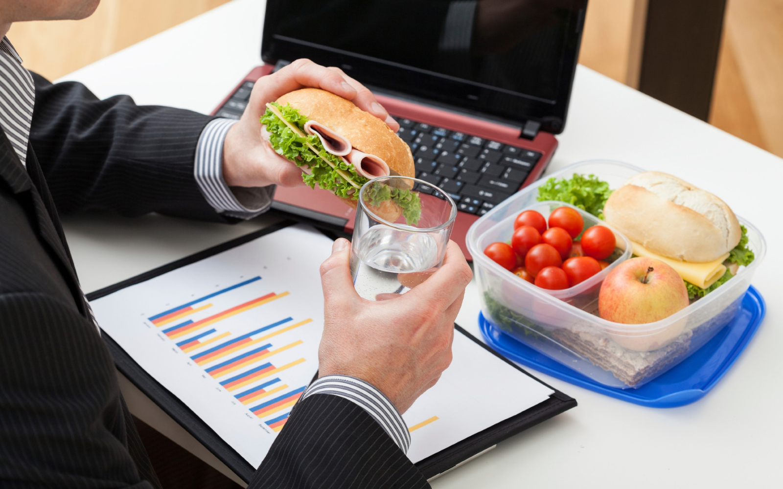 I have lunch at work. Еда в офисе. Перекус в офисе. Здоровое питание в офисе. Ланч в офисе.