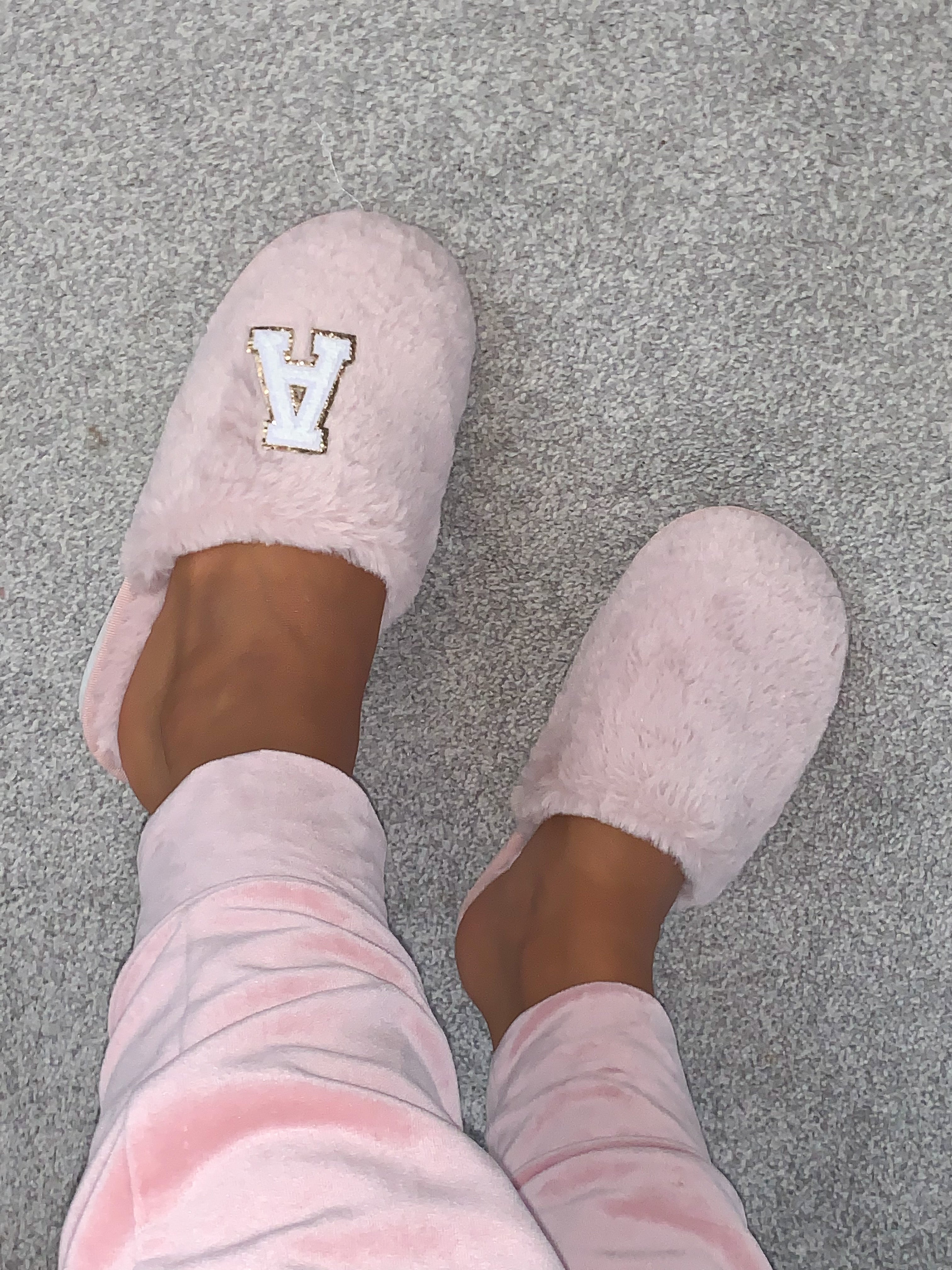 Fluffy Closed Toe Slipper / Pink