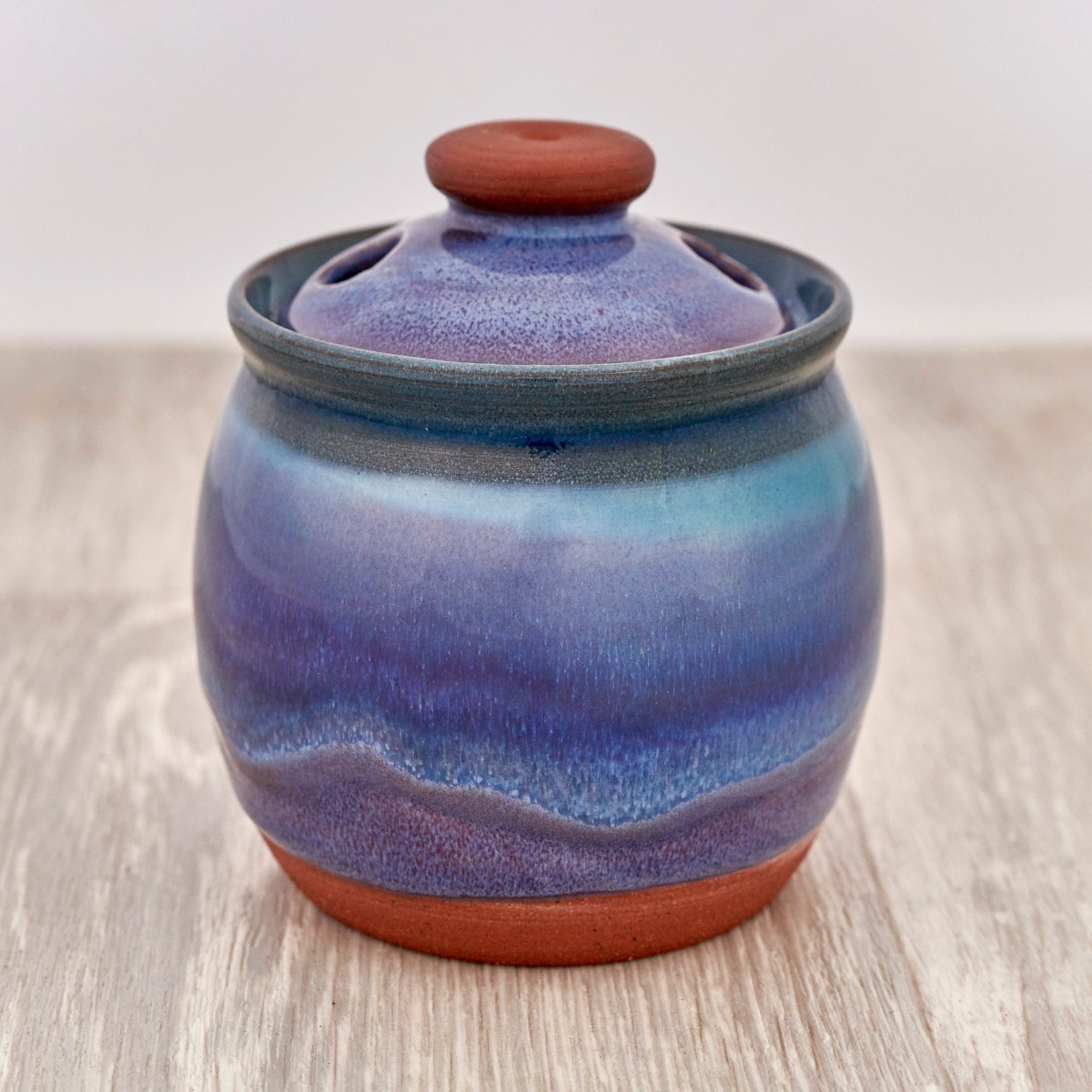 Garlic pot, hand made pottery, the perfect gift for foodies. - Rupert Blamire