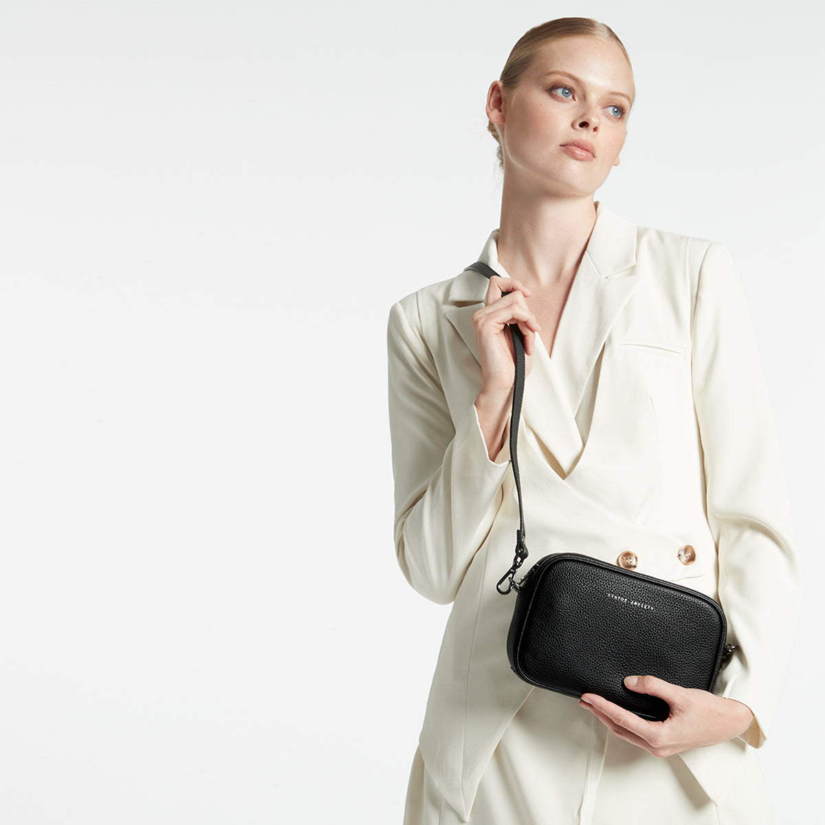 Plunder Women's Black Leather Crossbody Bag | Status Anxiety®