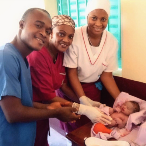 Ein Neugeborenes Baby im Projekt Misside Guinea