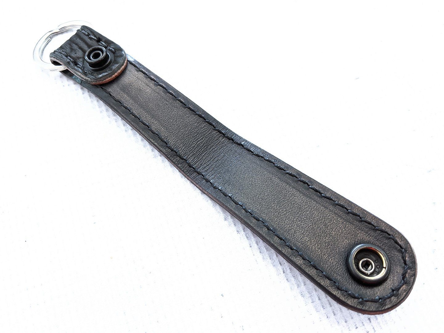 Leather Loop - Anthracite Shark