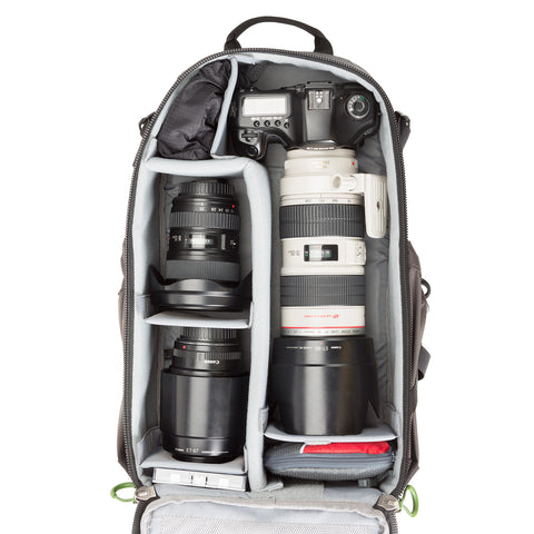 TrailScape 18l - Fits a complete camera system including a 70-200mm f/2.8 attached with hood in the shooting position