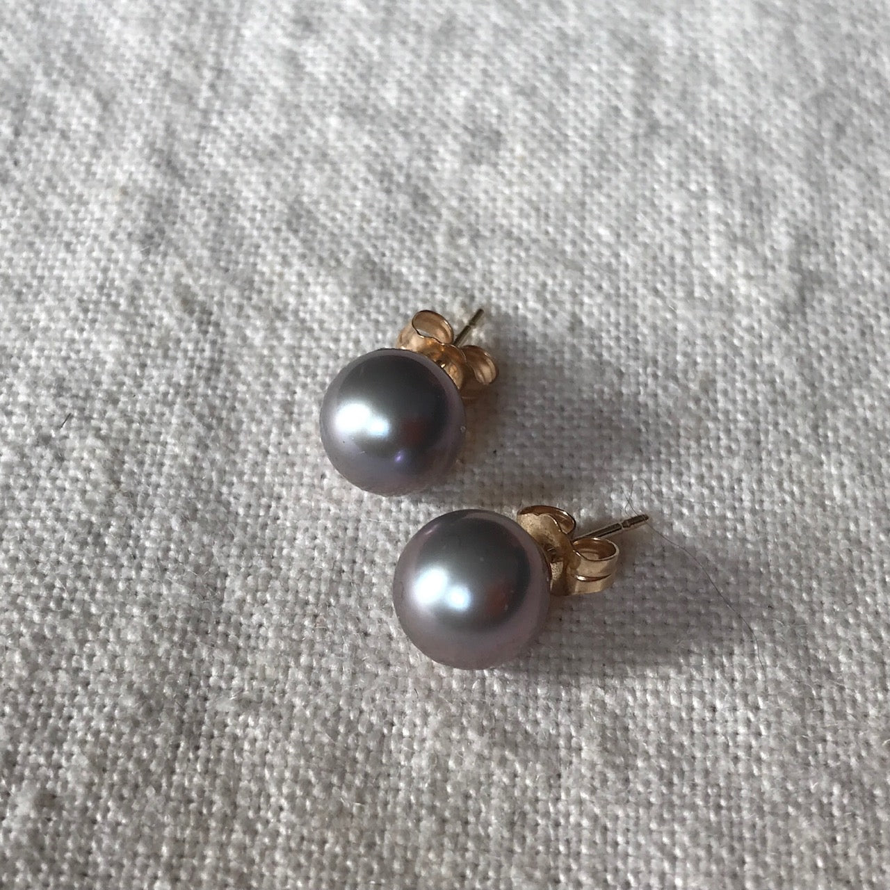 Classic pearl post earrings