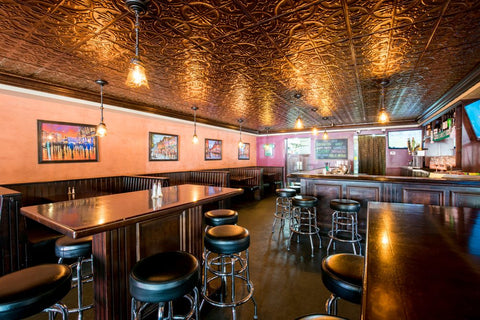 PICTURE OF AN AMERICAN BAR 