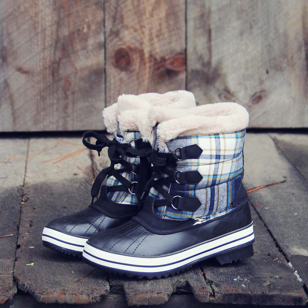 Eskimo Plaid Snow Boots in Navy, Rugged 