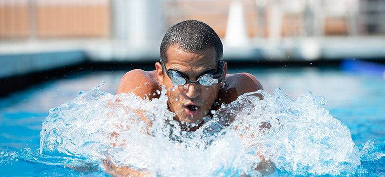 Ous Mellouli swimming breast stroke with the form smart swim goggles