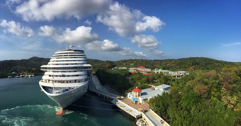 View from the Carnival Splendor Cruise Ship of the waters of Roatan
