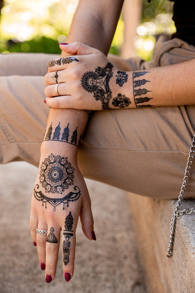Applying Henna For A Temporary Tattoo Stock Photo  Download Image Now  Henna  Tattoo Tattoo West Asian Ethnicity  iStock