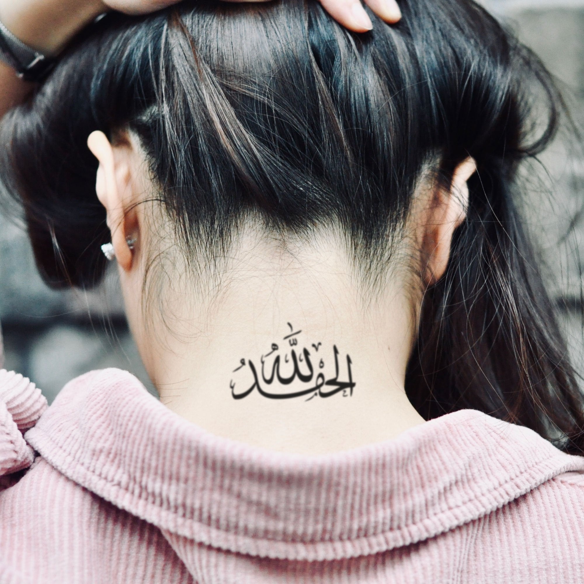 I want to get a tattoo that says mom in Arabic Mom translates to امي  and Ive been told that I should also include أ and م How exactly should  it be