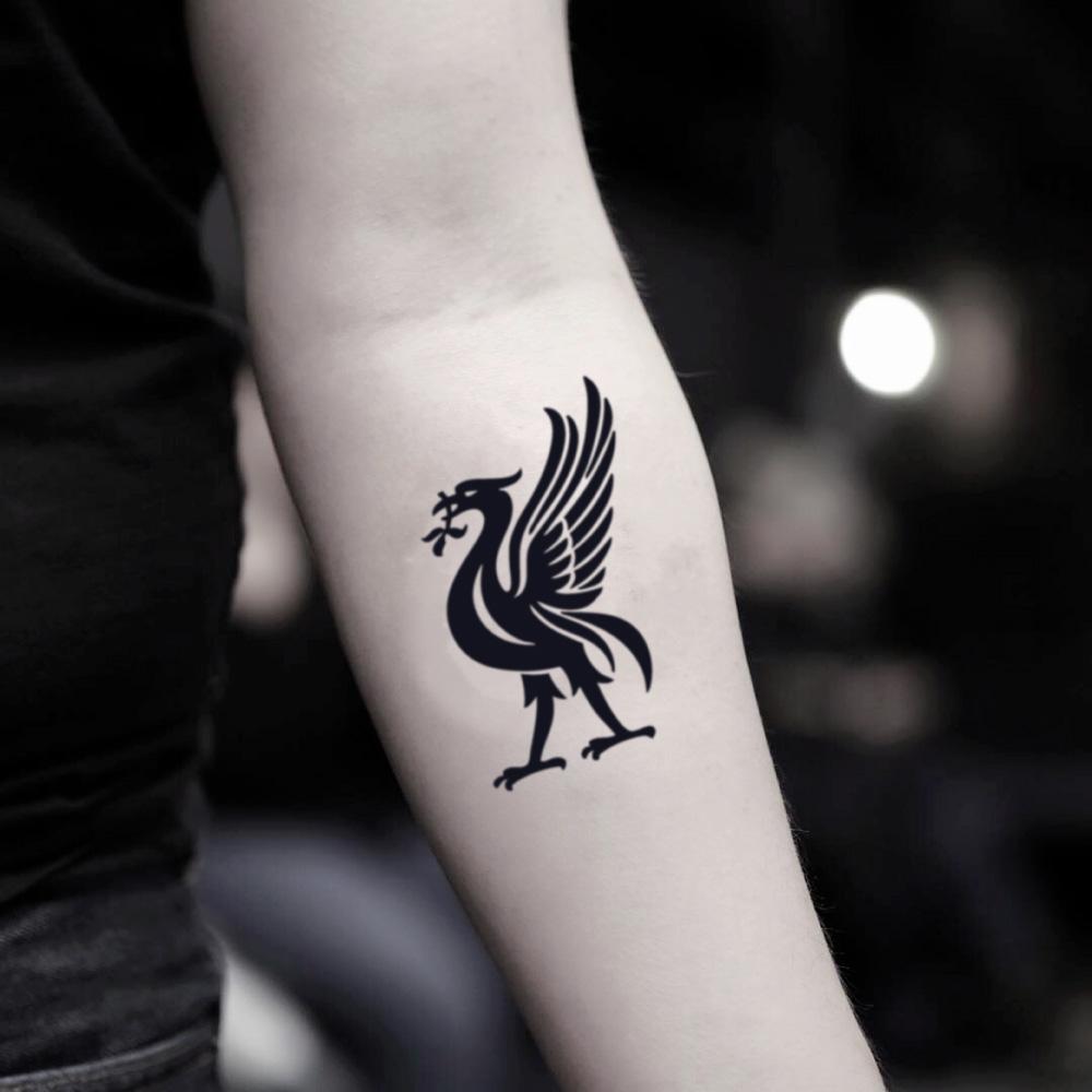 Hậu trường sân cỏ 1710 Fans MU xăm logo Liverpool