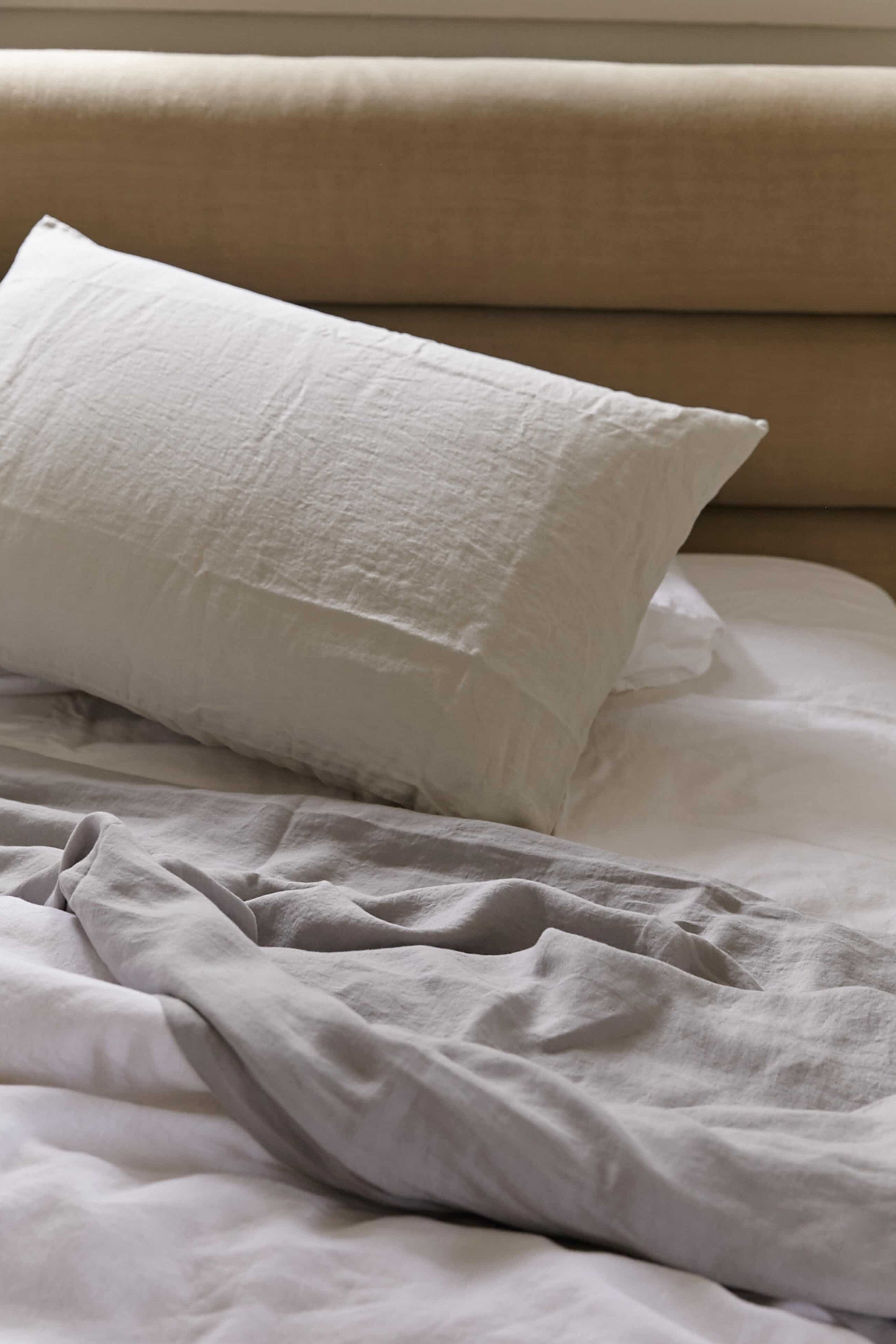 Linen duvet, sheets and pillowcases by IN BED