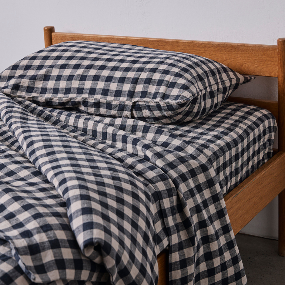 100% Linen Fitted Sheet in Navy Gingham