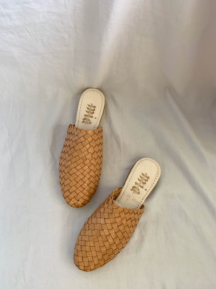 mia woven mules