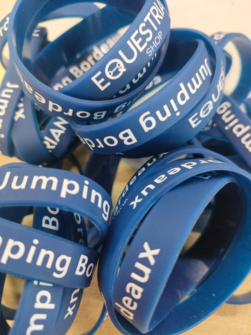 Découvrez les Bracelets Symboliques du Jumping de Bordeaux, de véritables pièces uniques en silicone à réserver après votre inscription sur le blog Equestrian Shop. Retirez le vôtre au Stand E2102 et participez à l'événement avec style. Une exclusivité que vous ne voudrez pas manquer ! 🏇🌟 #JumpingDeBordeaux #BraceletExclusif