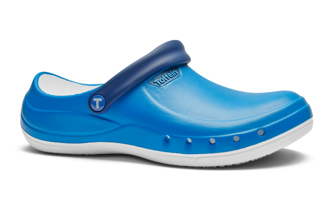 An image of Toffeln EziKlog V2.0 Nurses Clogs, Mid Blue and Navy / 9