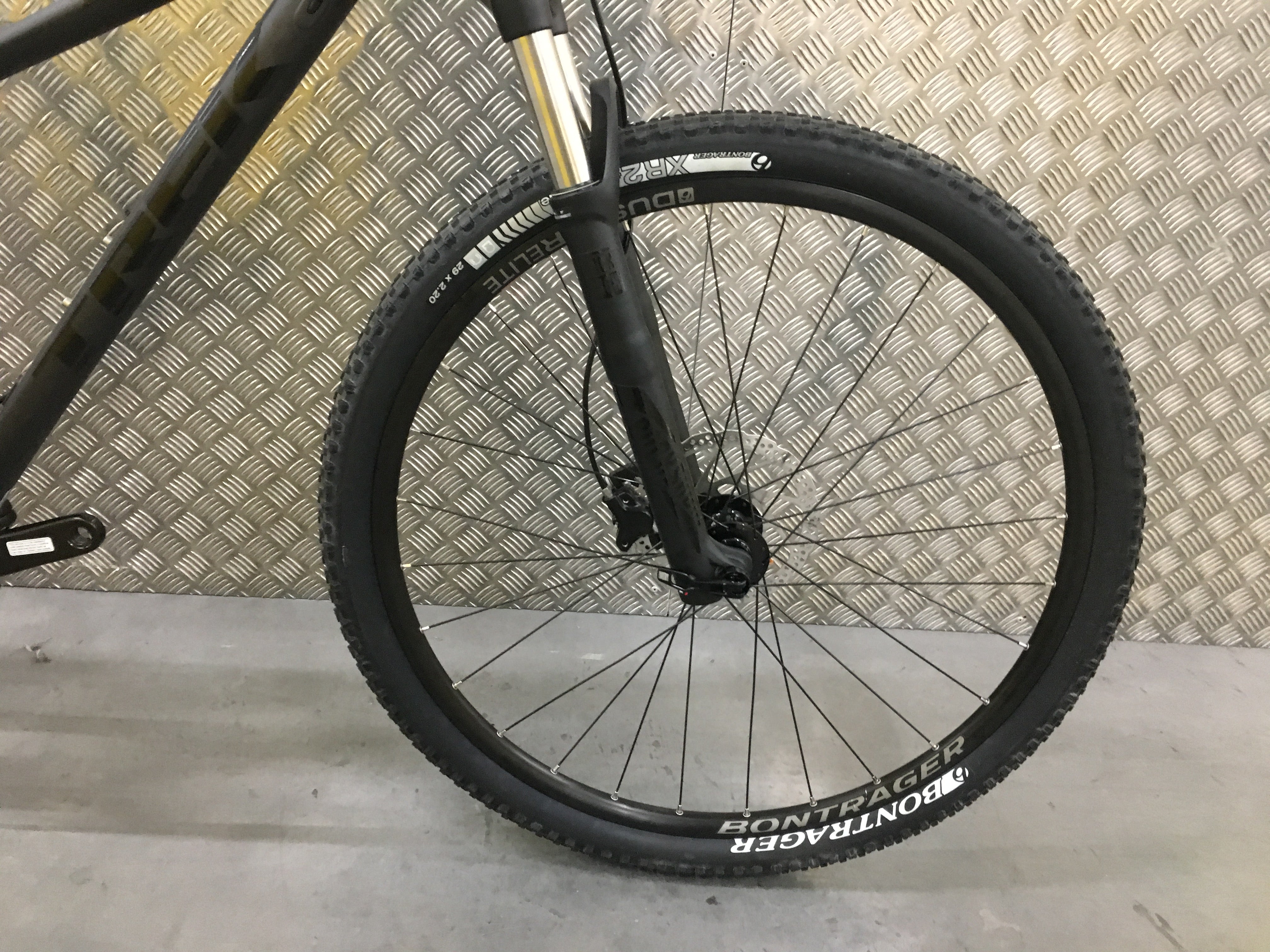 trek x caliber 9 18.5